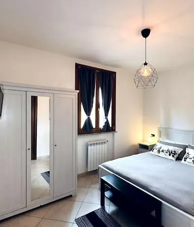 Iconn House Garden Apartment